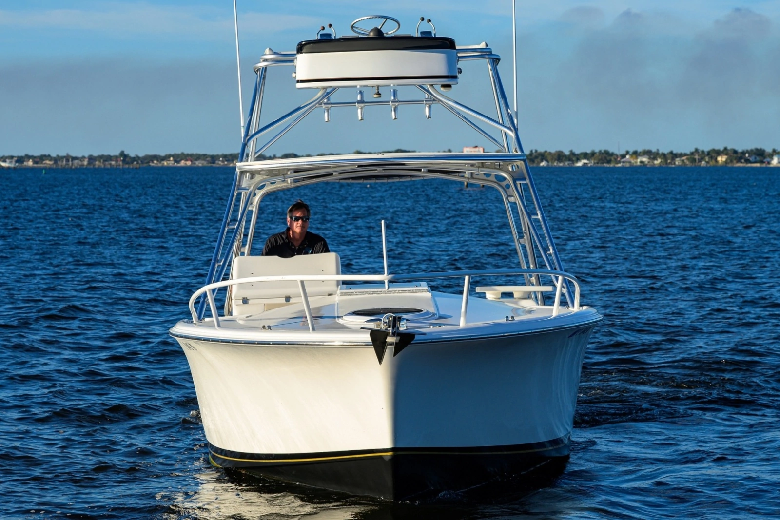 Aura 28 Heron's Catch - Exterior Profile