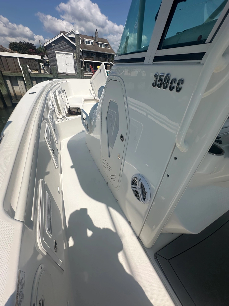 2007 Everglades 350 Center Console