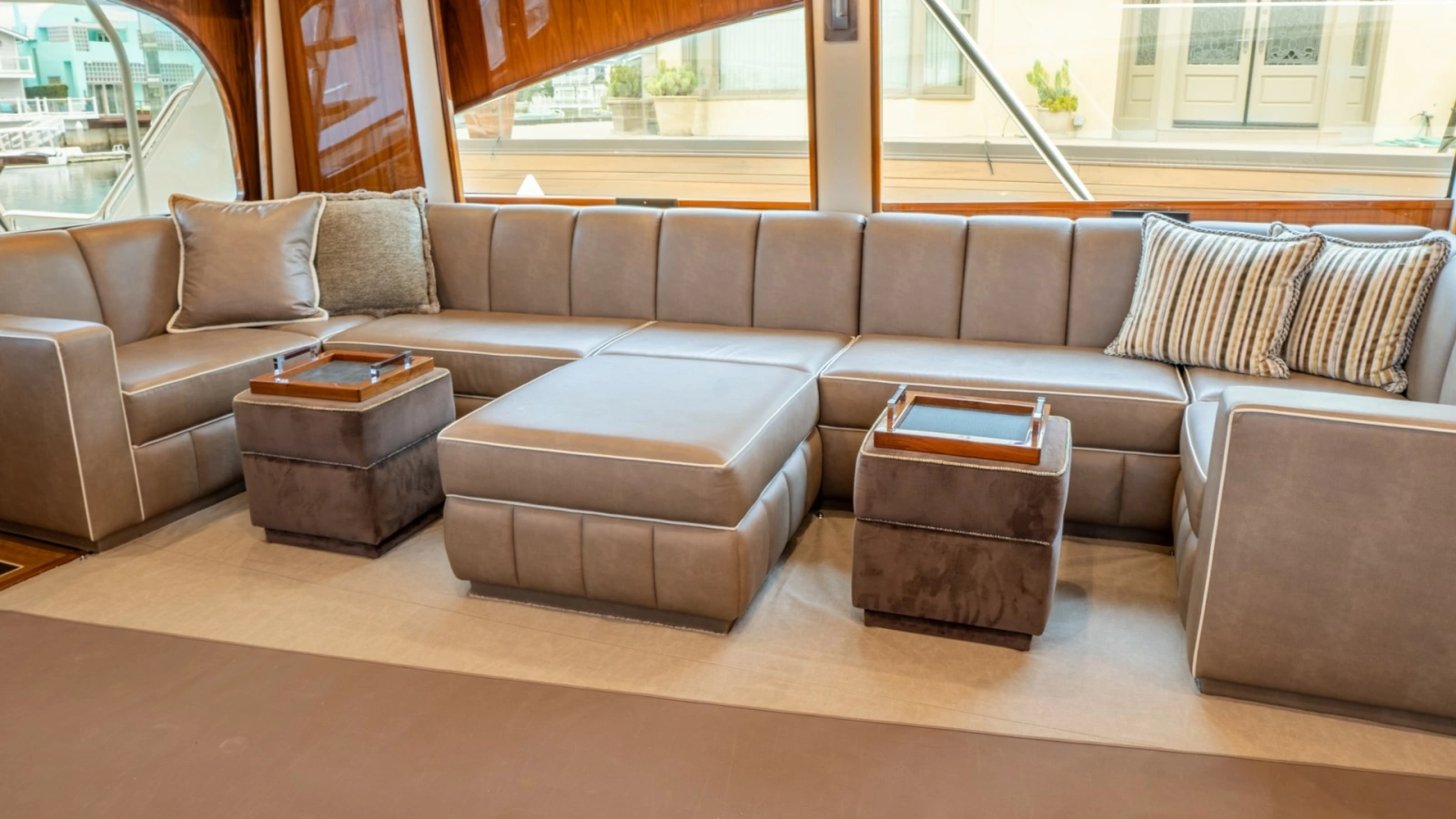 Luxurious Salon with Ample Seating