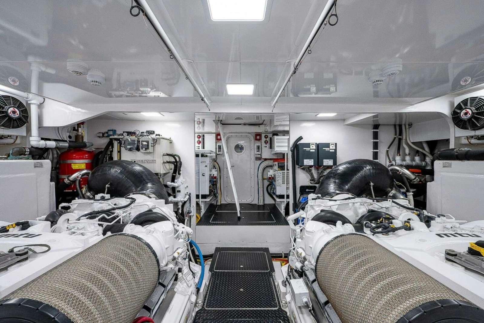 Viking 75 MIRAGE -  Engine Room