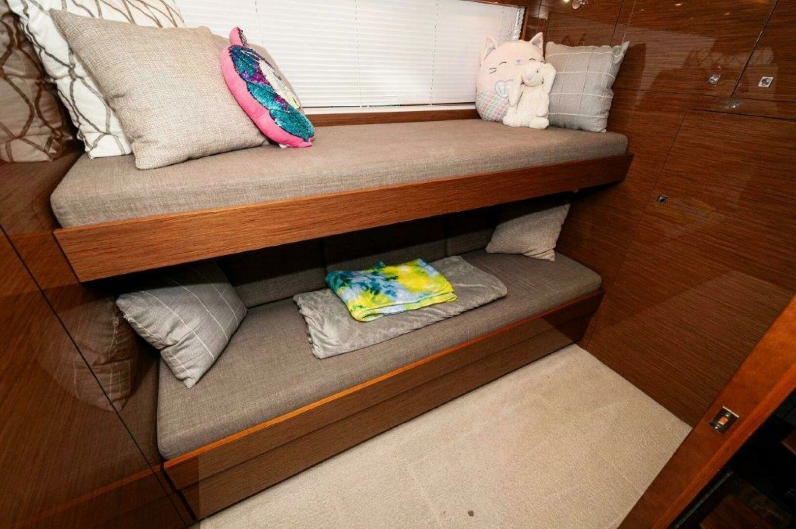 2020 Cruisers Yachts- HARPER BELL- Bunk Room