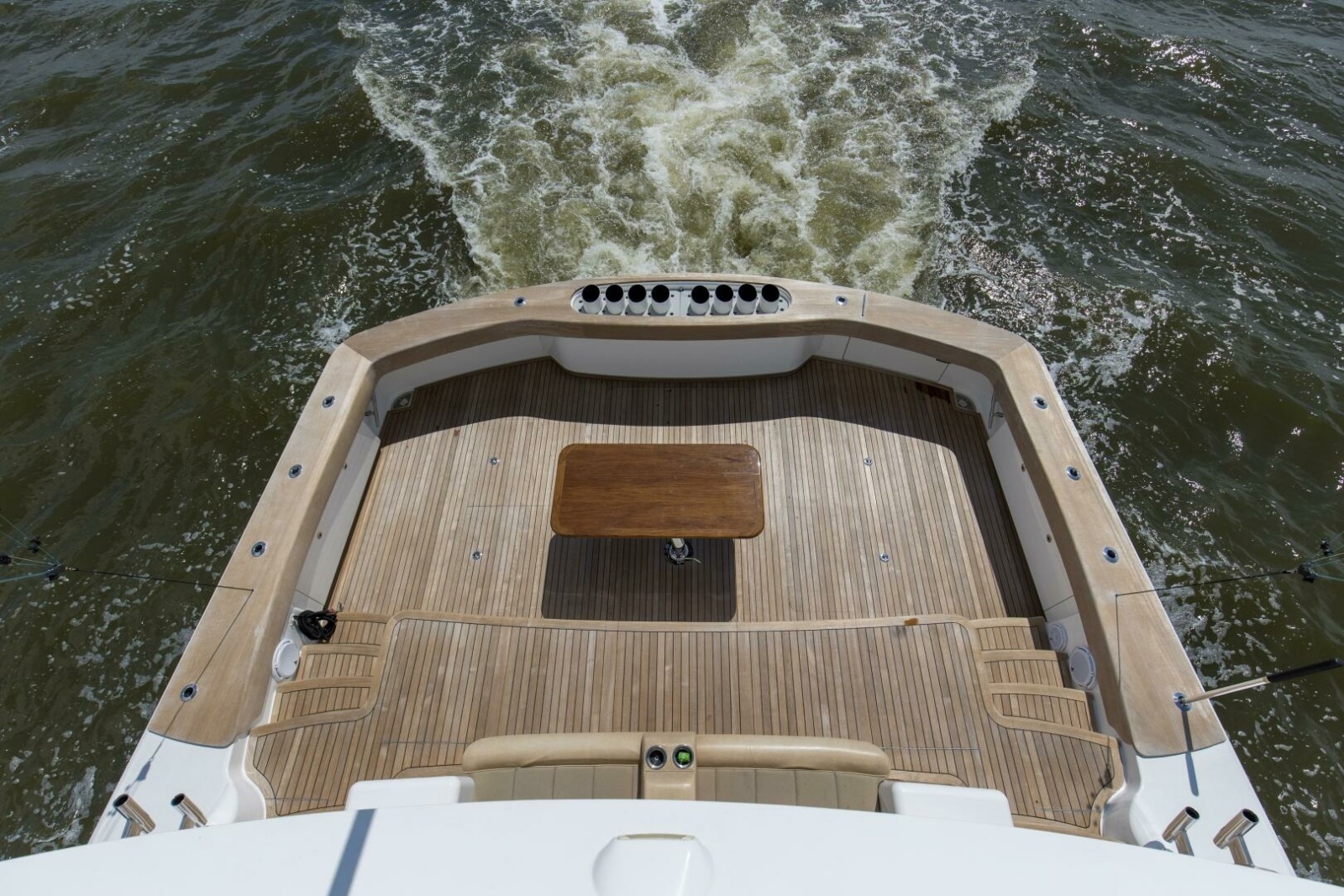 92' 2016 Viking 92 Enclosed Bridge