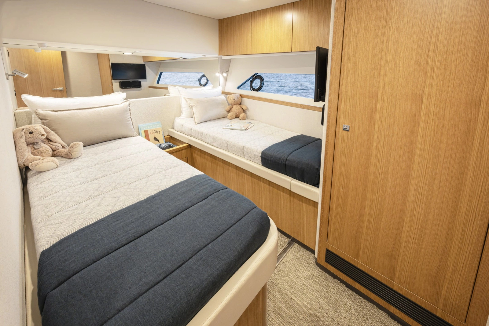 585 SUV 58ft Riviera Yacht For Sale
