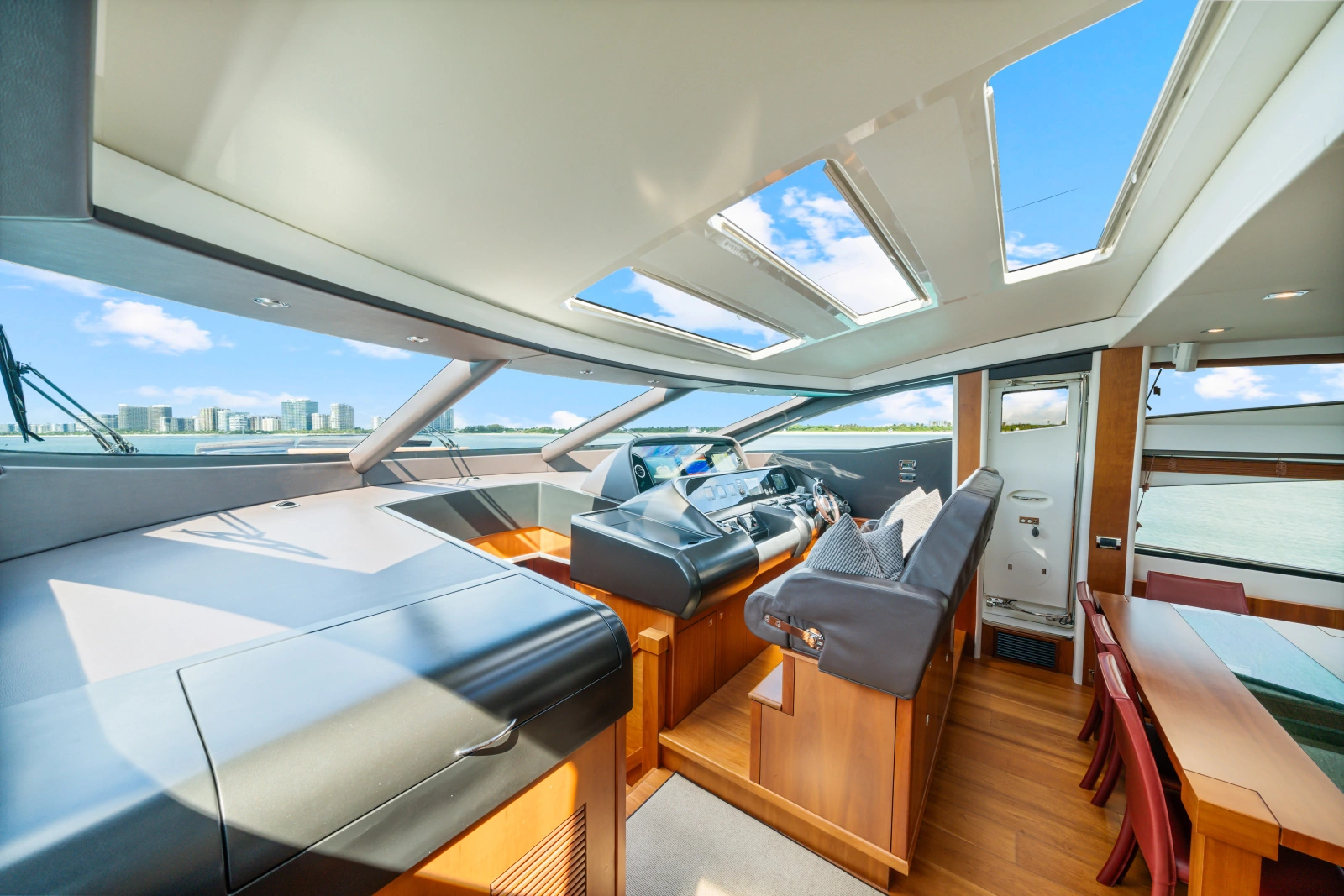 2010 Sunseeker Predator 84