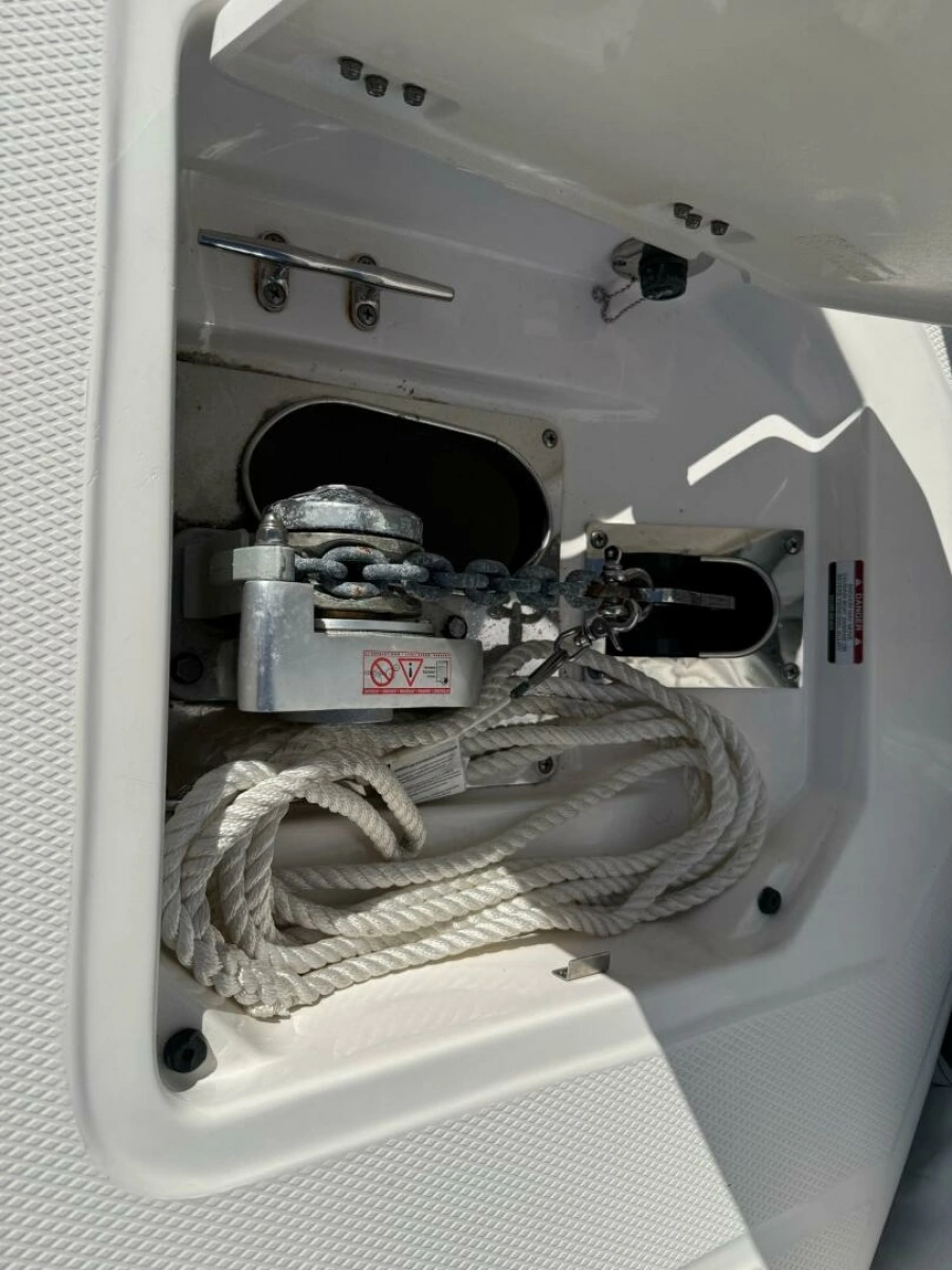 2021 Robalo R317 photo 16