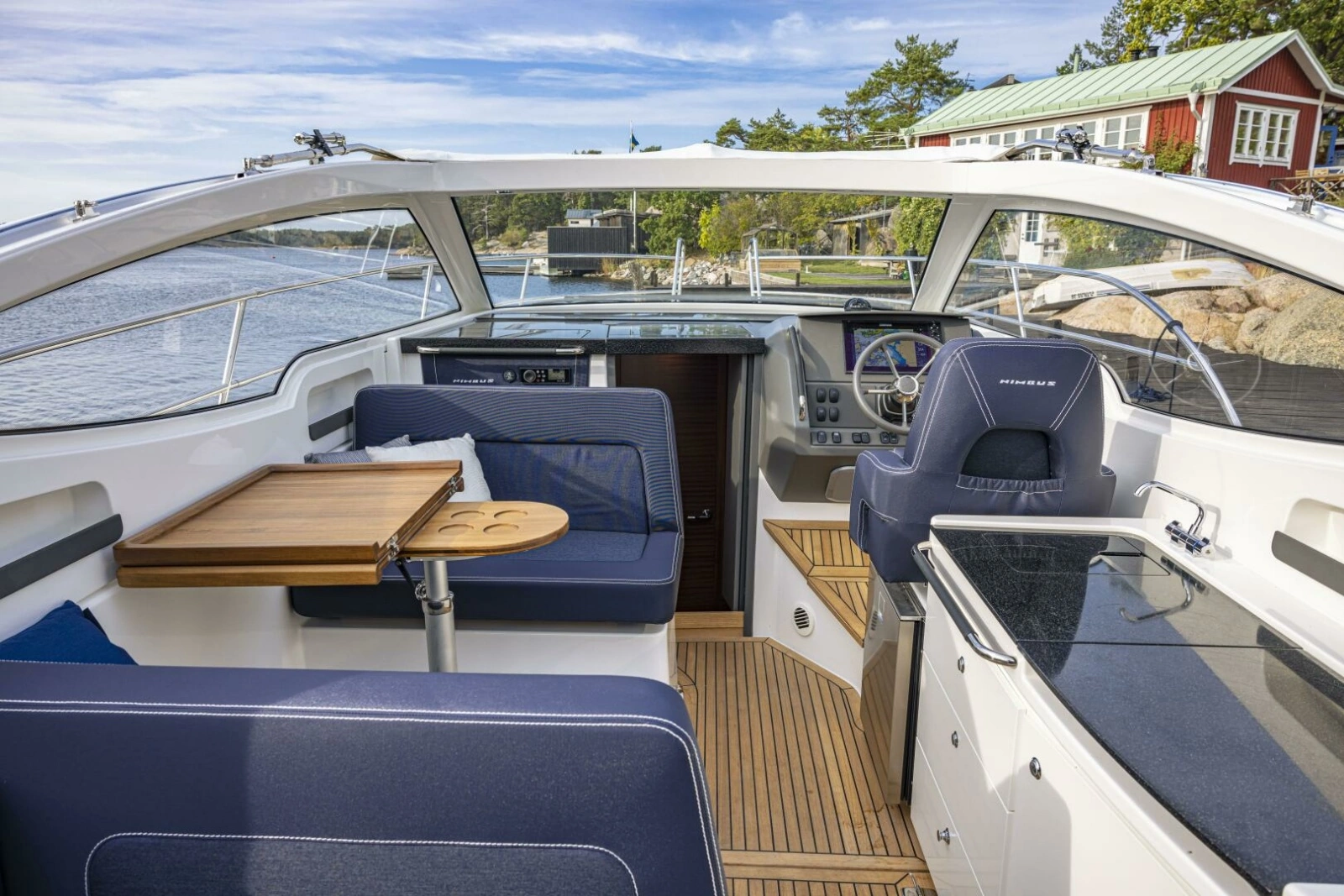Nimbus 305 Drophead Command Deck