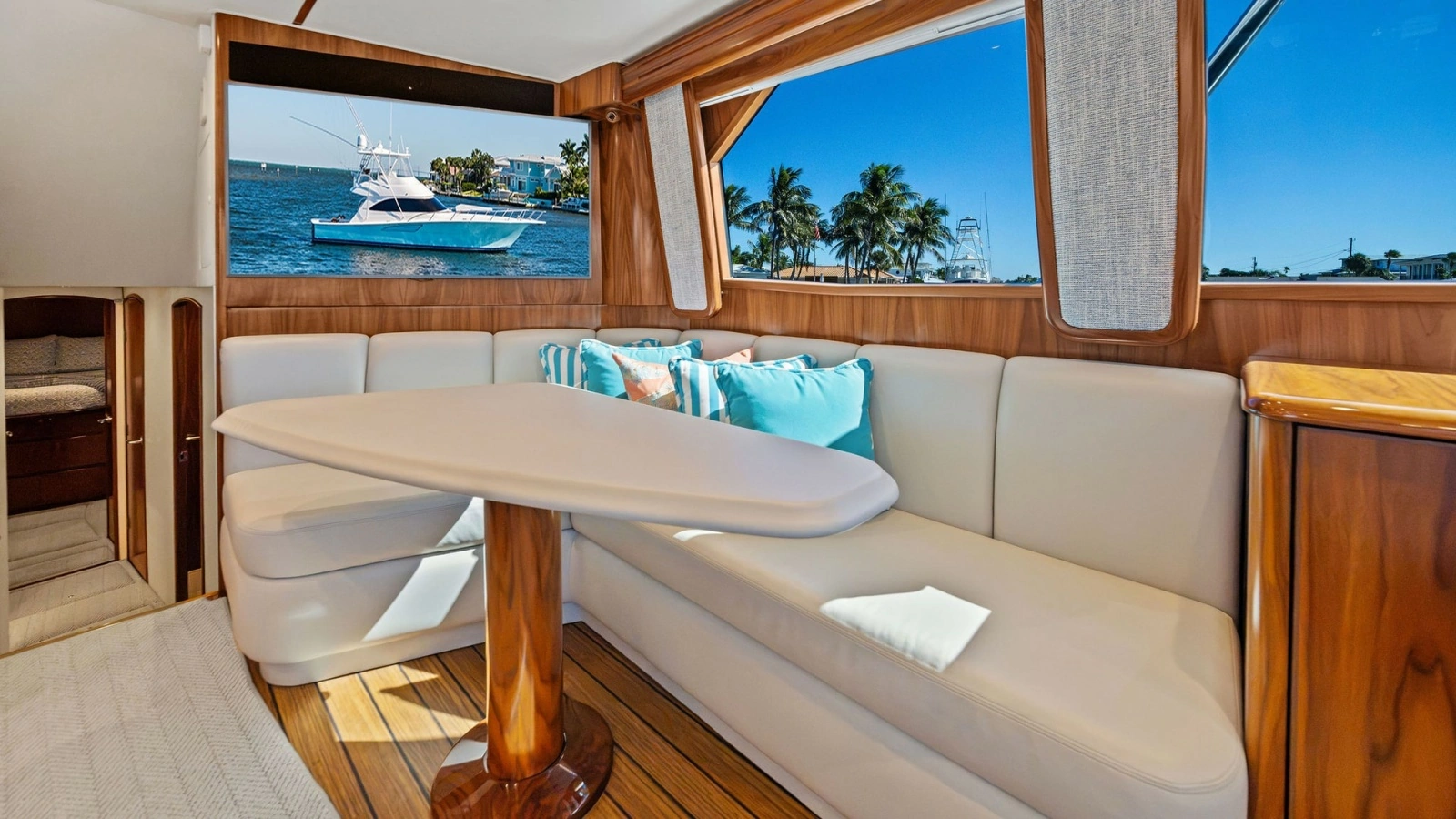 Salon Dinette with Scenic Views