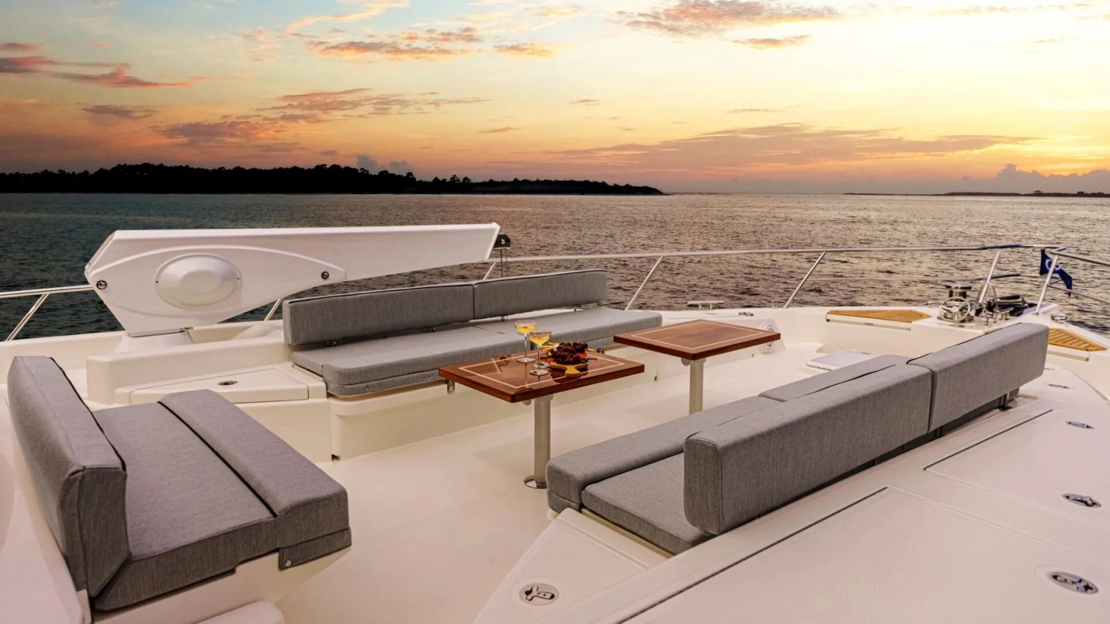 72 SPORTS MOTOR YACHT 72ft Riviera Yacht For Sale
