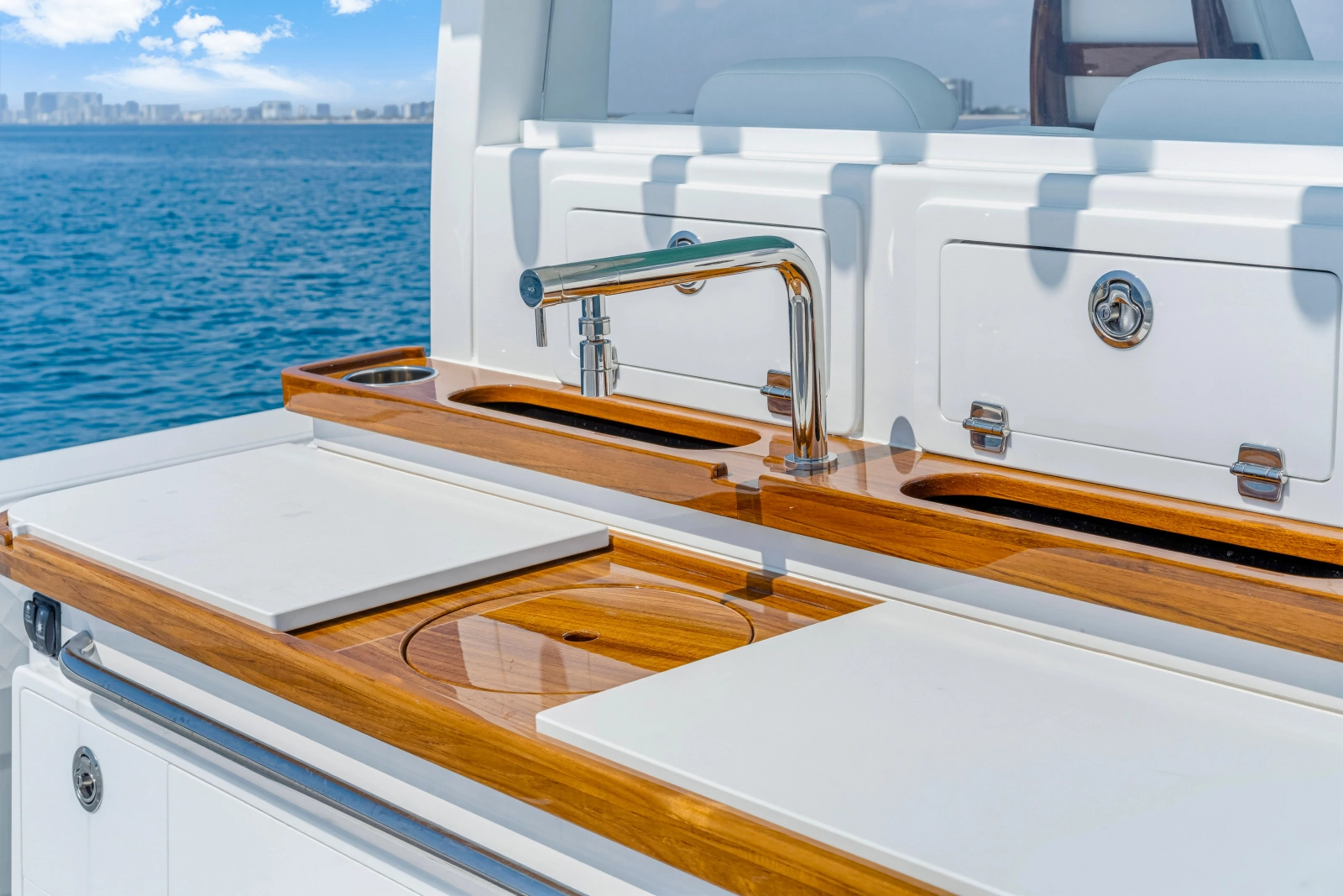 42ft HCB Yacht For Sale