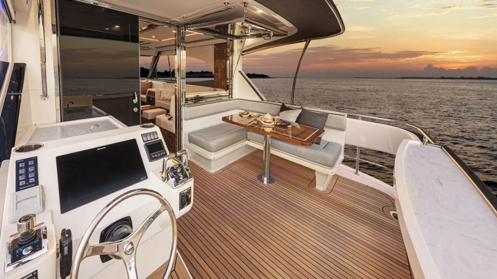 72 SPORTS MOTOR YACHT 72ft Riviera Yacht For Sale
