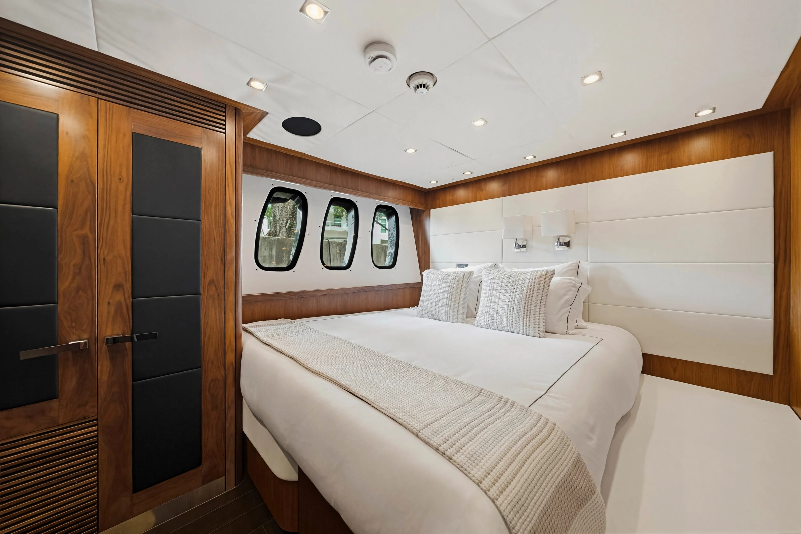 2010 Sunseeker 34 Metre Yacht