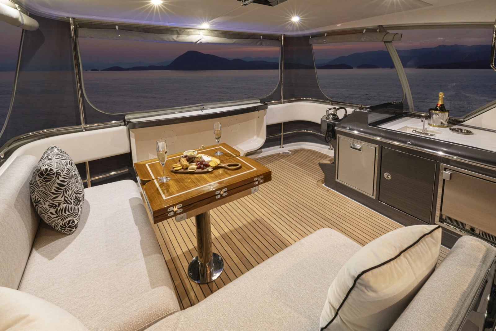 68 Sports Motor Yacht 68ft Riviera Yacht For Sale