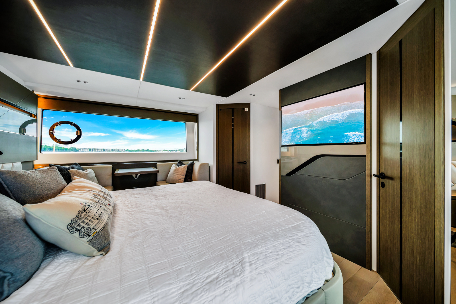 2022 Sunseeker Predator 74