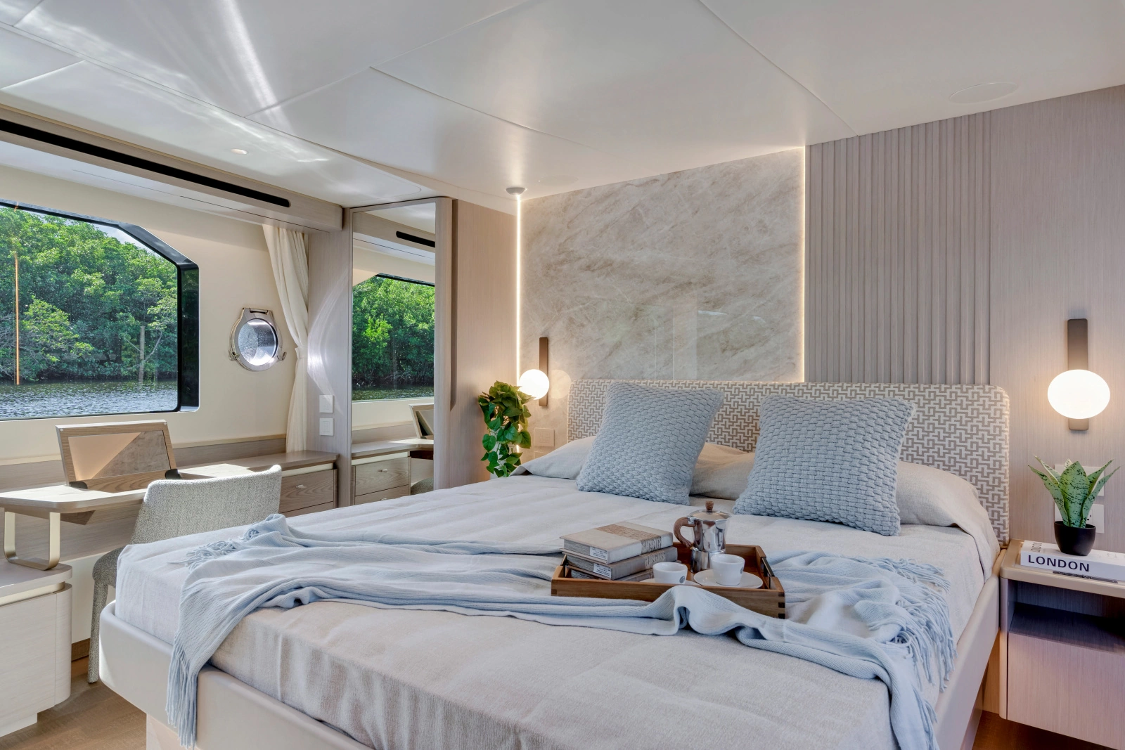 70 FLY 70ft Absolute Yacht For Sale