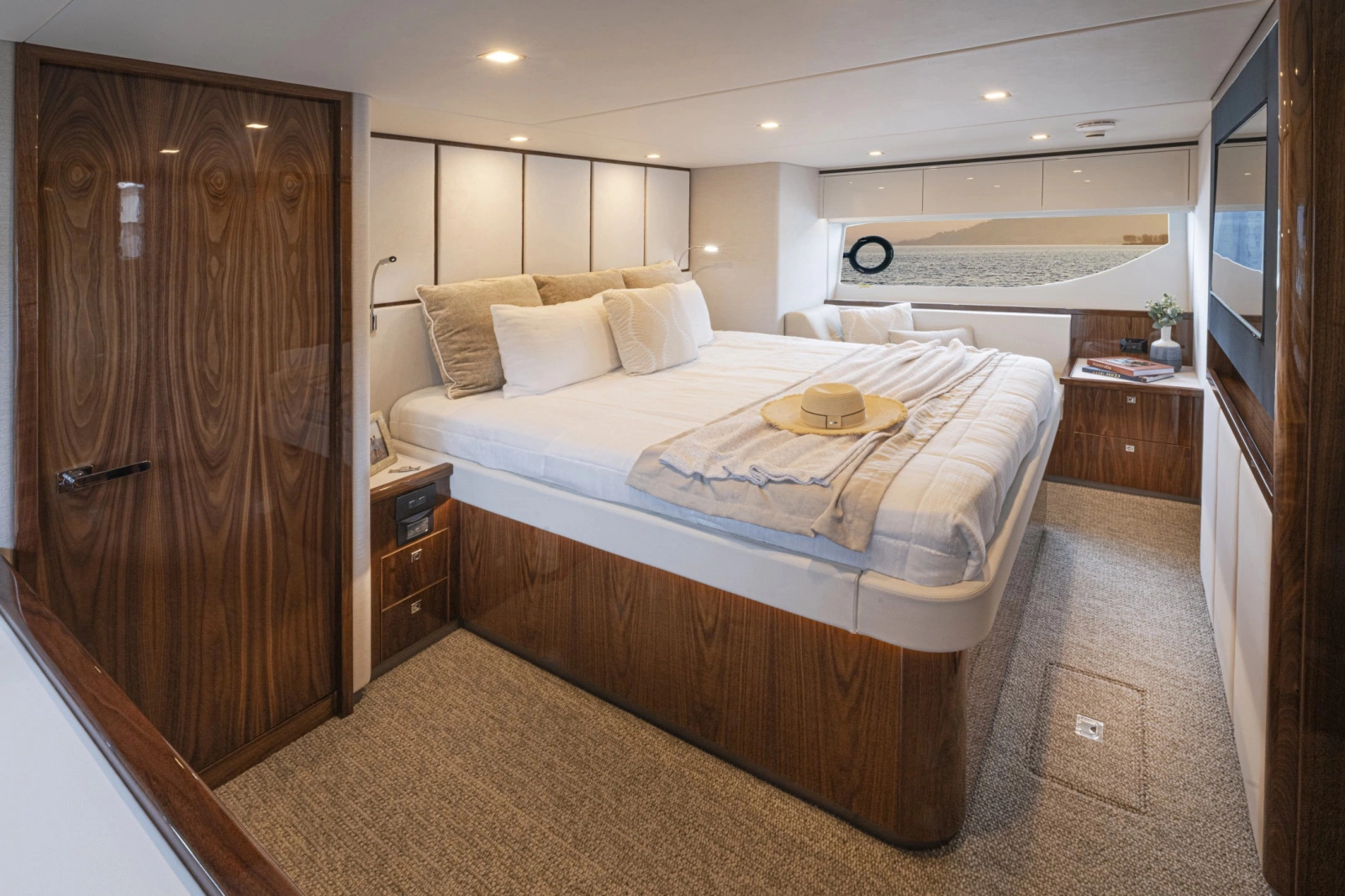 64 Sports Motor Yacht 64ft Riviera Yacht For Sale