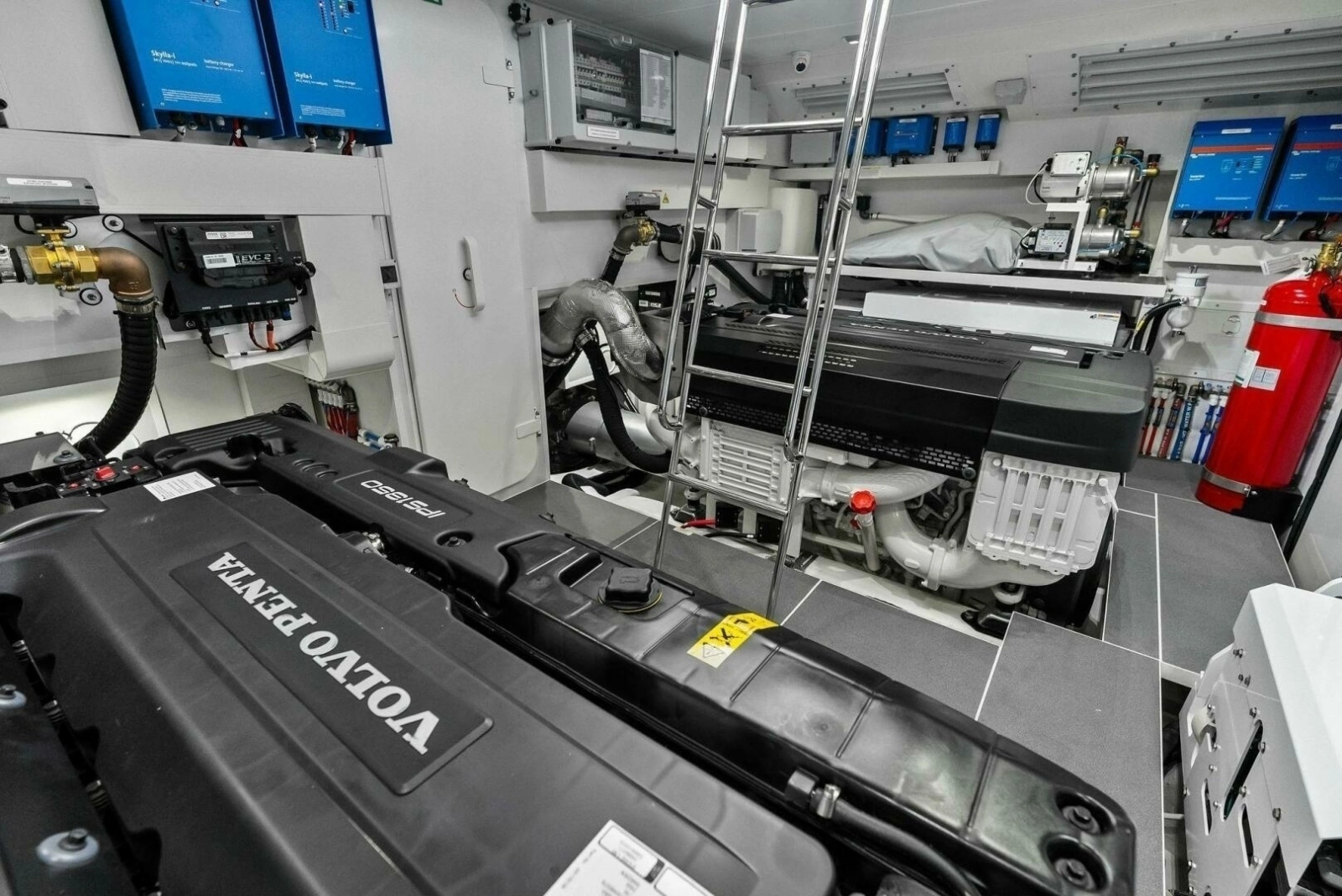 2026 Absolute 70 Navetta - Engine Room