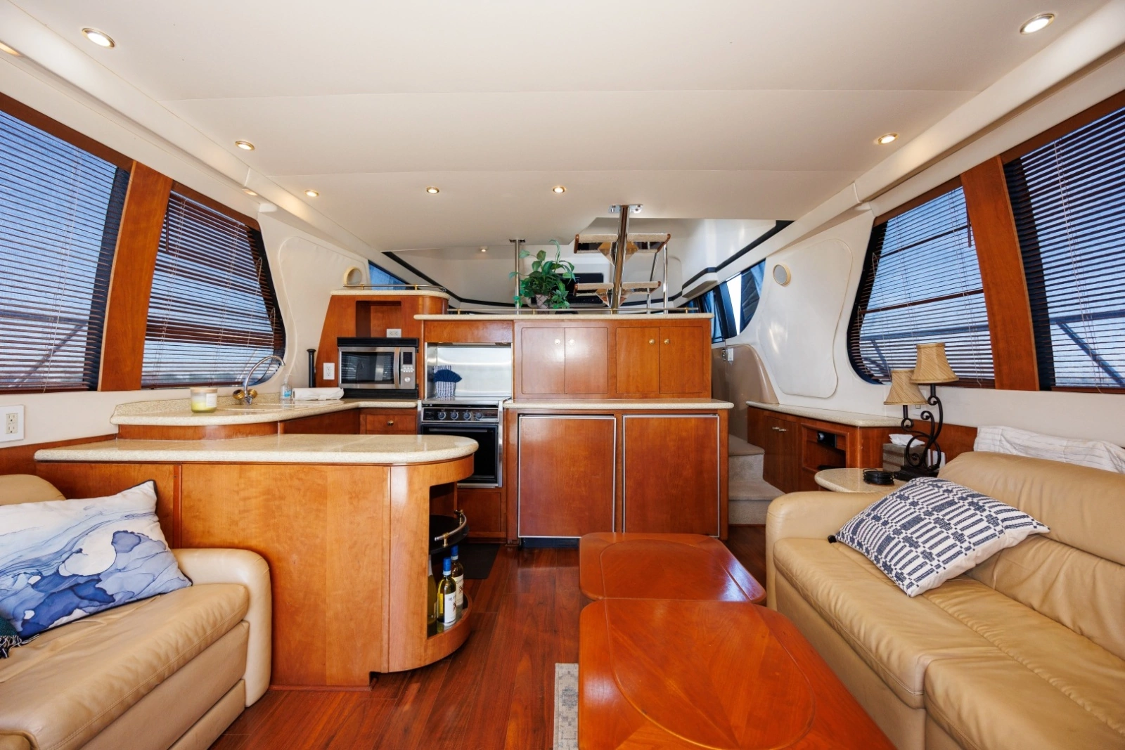1999 Carver 530 Voyager photo 7