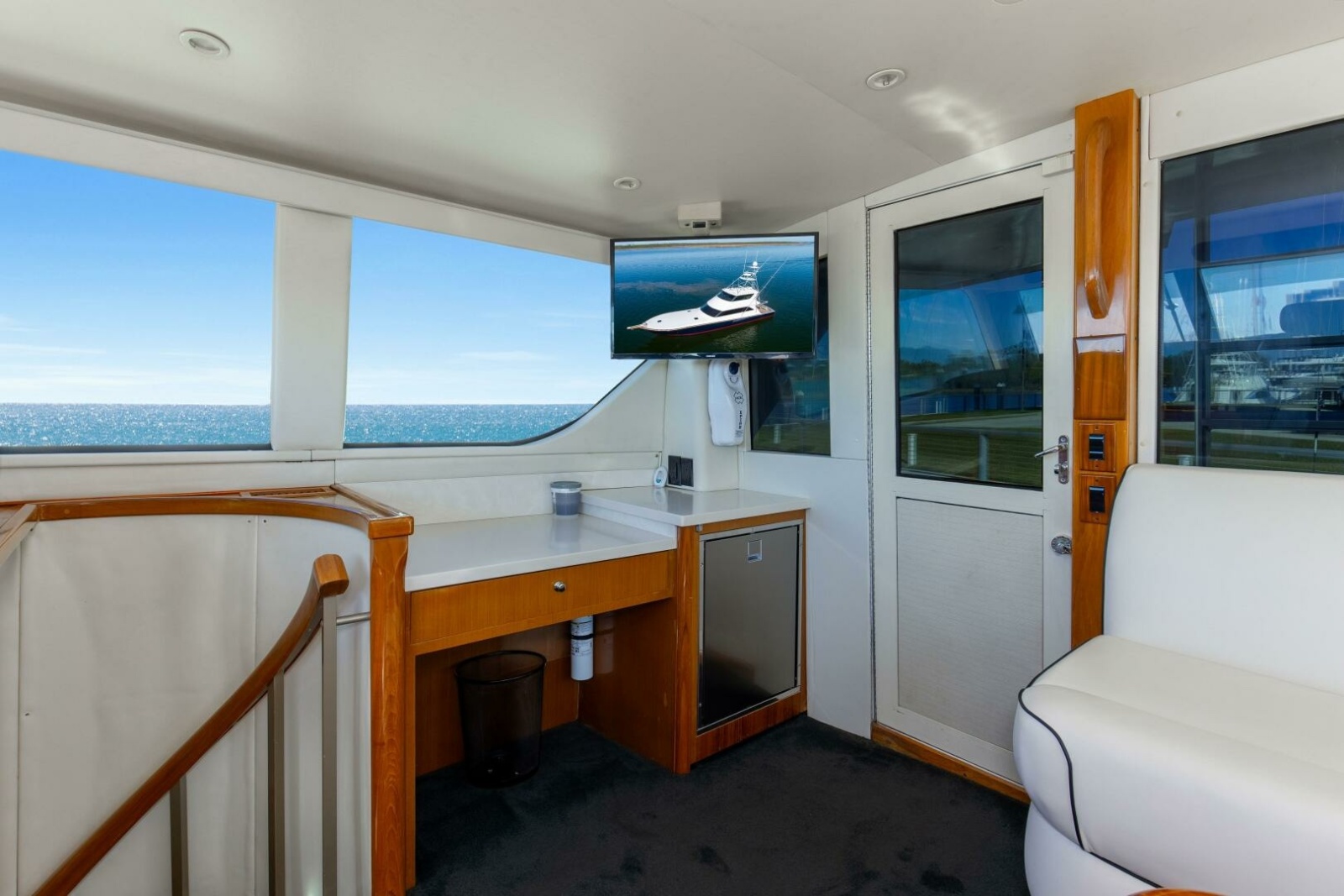 65' 2001 Viking 65 Enclosed Bridge
