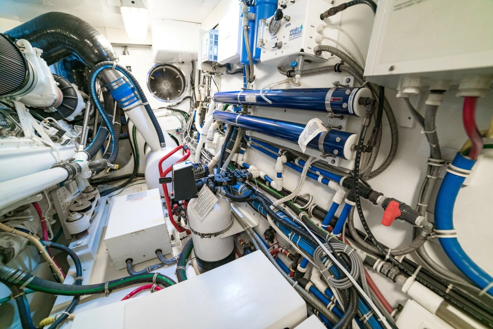 2005 Hatteras 68 Convertible -  Engine Room 