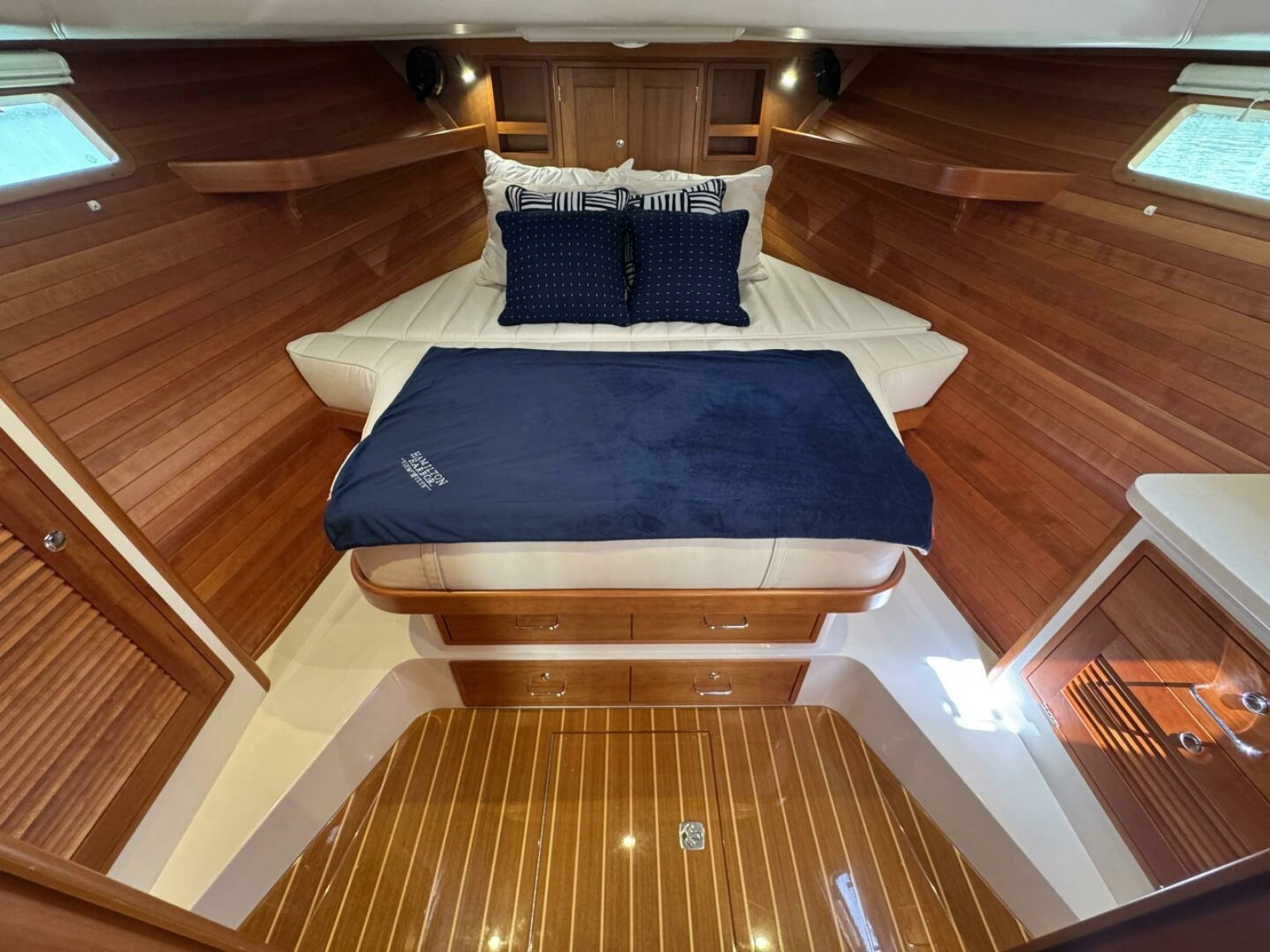 Jewel 43ft MJM Yacht For Sale
