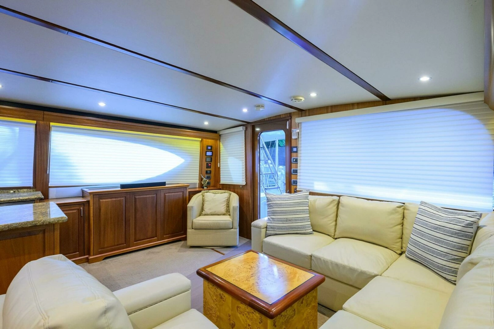 Hatteras 63 Reelin N Dealin - Interior Salon