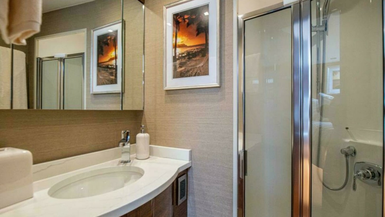 Elegant Ensuite Bathroom