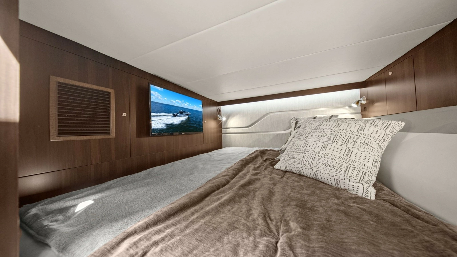 Cozy Lower Berth with TV
