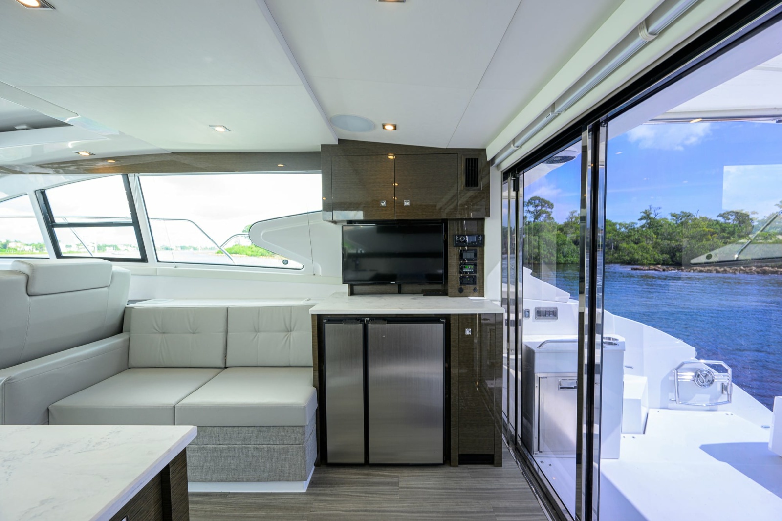 2020 Cruisers 46 Cantius