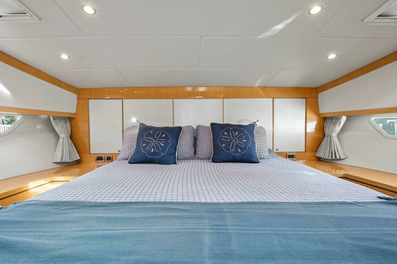 2018 Outboard Express Catamaran 47 - Stateroom