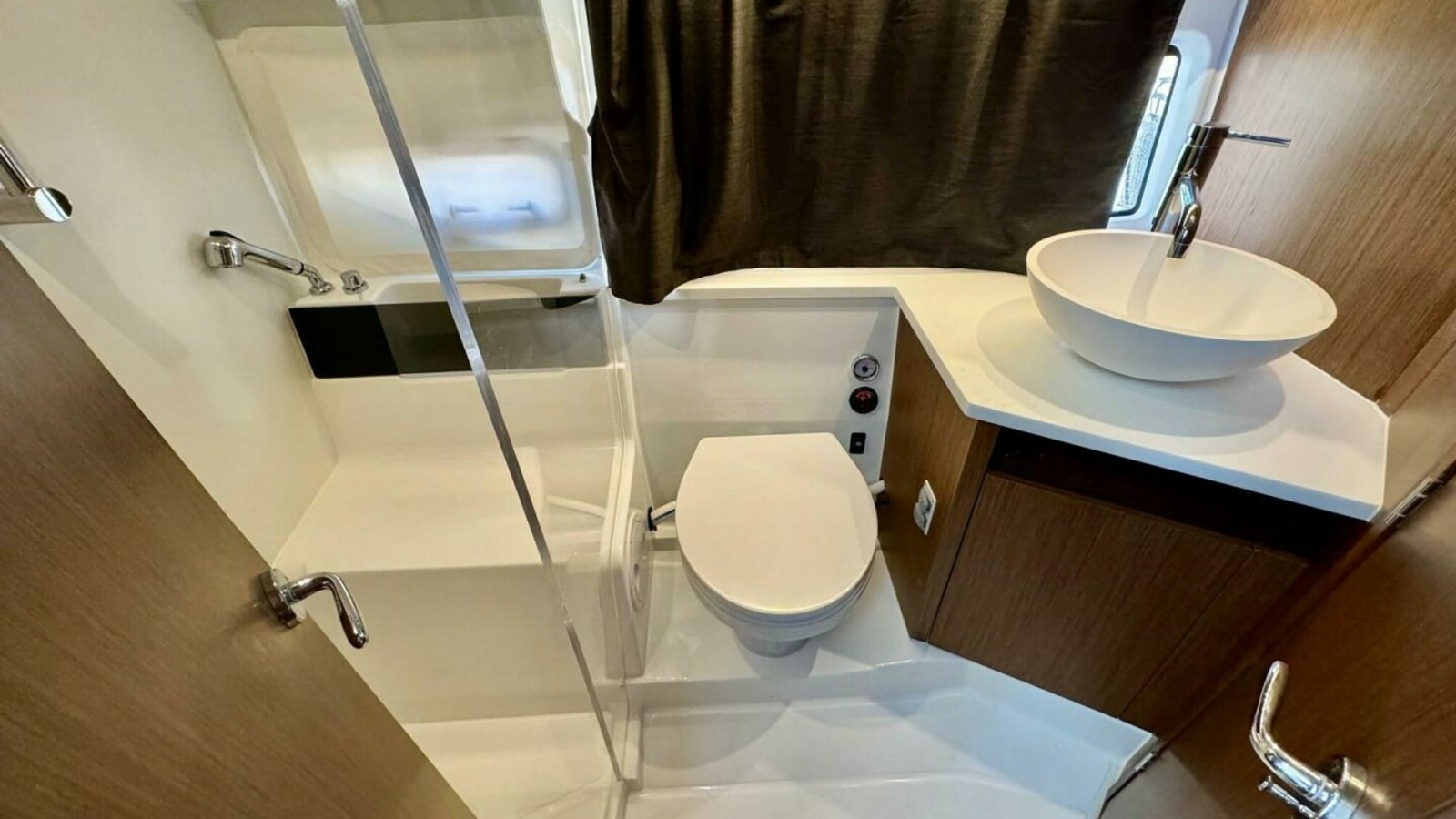 Modern En-Suite Bathroom