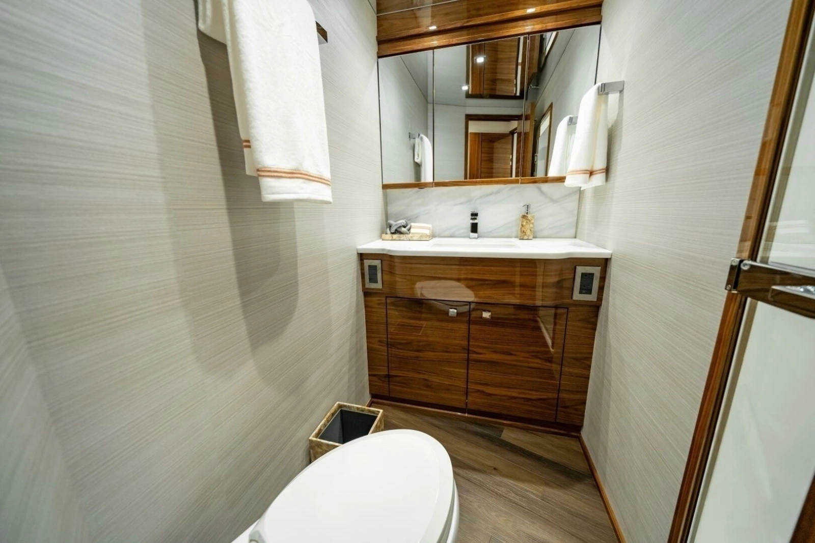 Viking 82 Convertible VIP Forward Stateroom Head