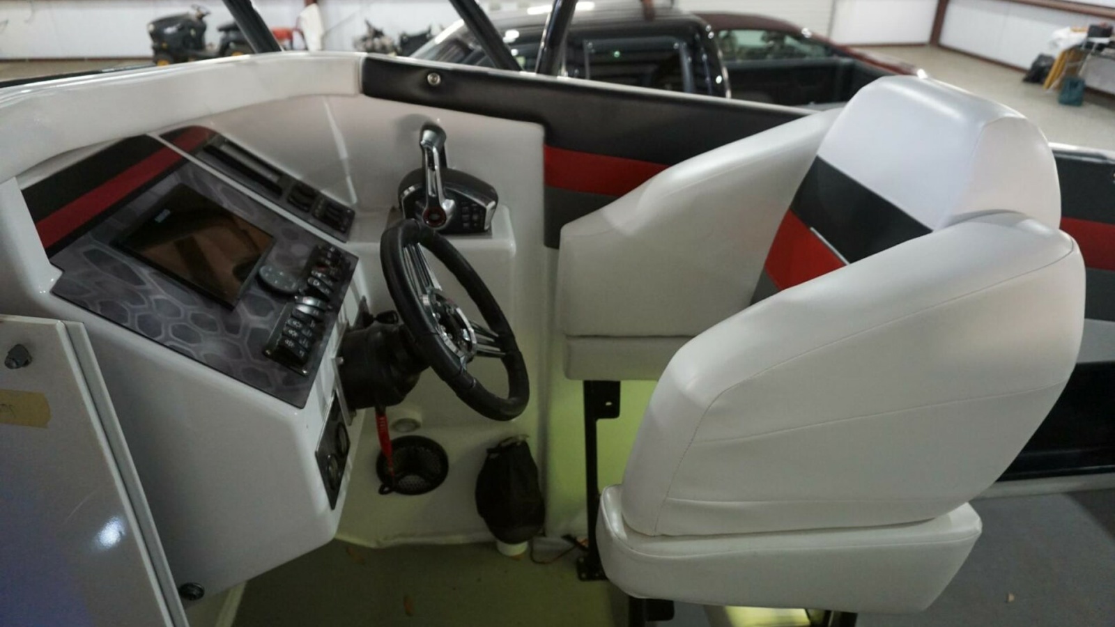 32' 1998 Active Thunder 32 CC