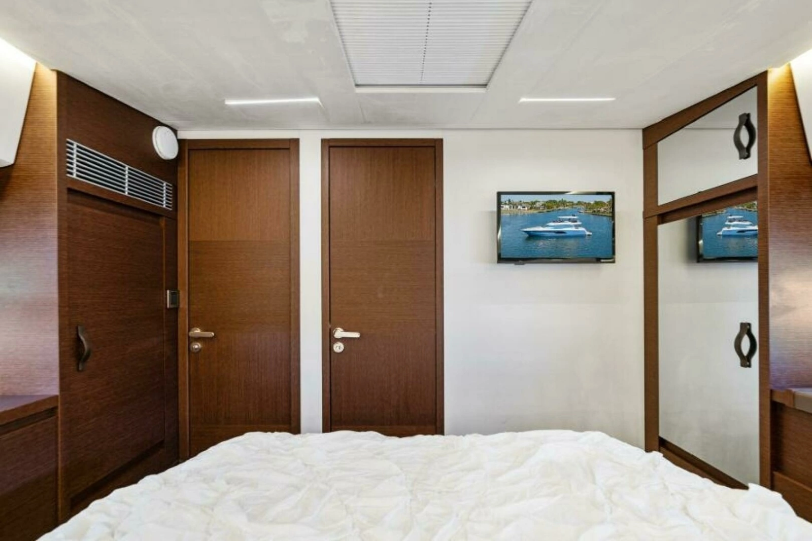 2020 52 Prestige Flybridge - Vacay - VIP Stateroom