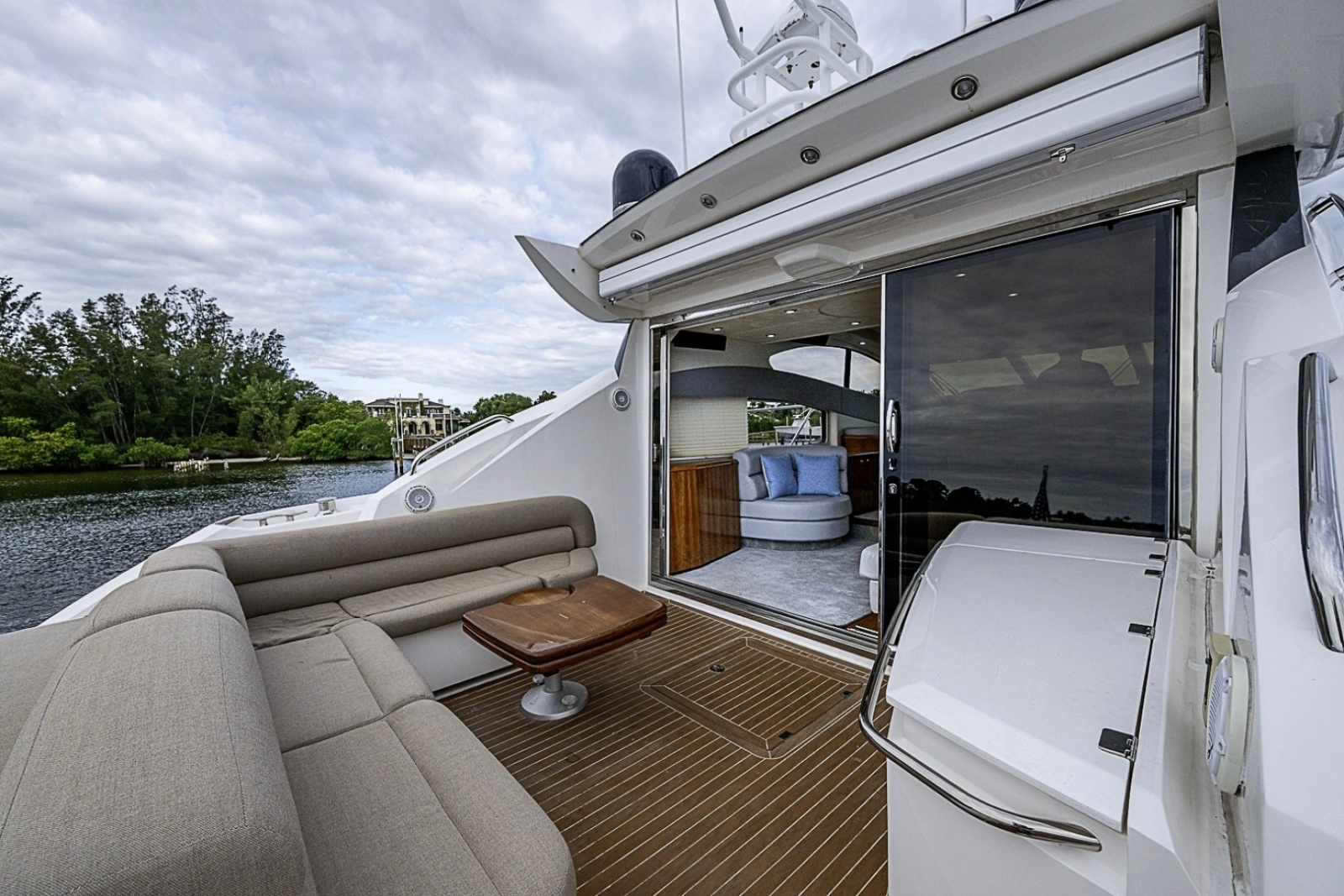 Sunseeker 62 EAGLE II - Cockpit