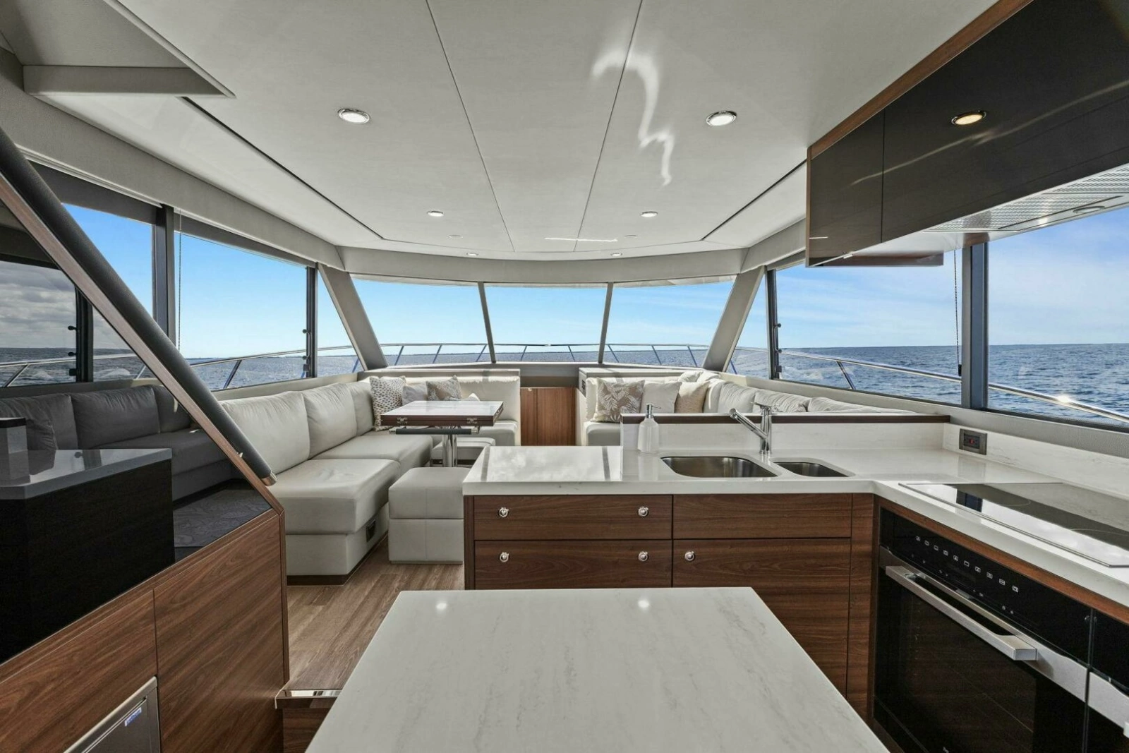 2025 Maritimo M600- Galley 