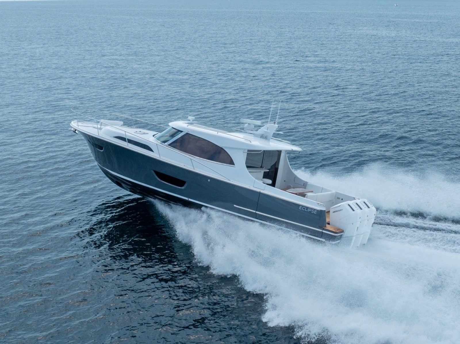 Eclipse 50 - STINGRAY GRAY - Exterior Profile