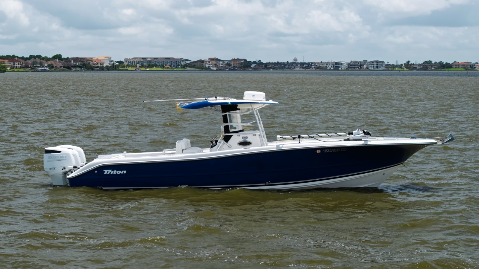 Side Profile of Triton 351 Center Console