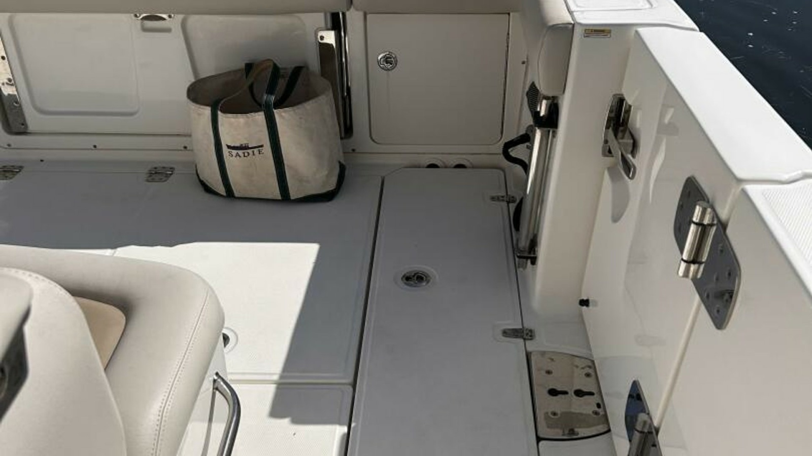 33' 2017 Boston Whaler 330 Outrage
