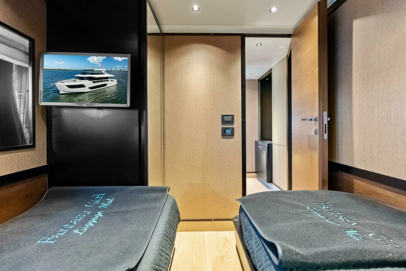 Fantasy Girl 75ft Absolute Yacht For Sale