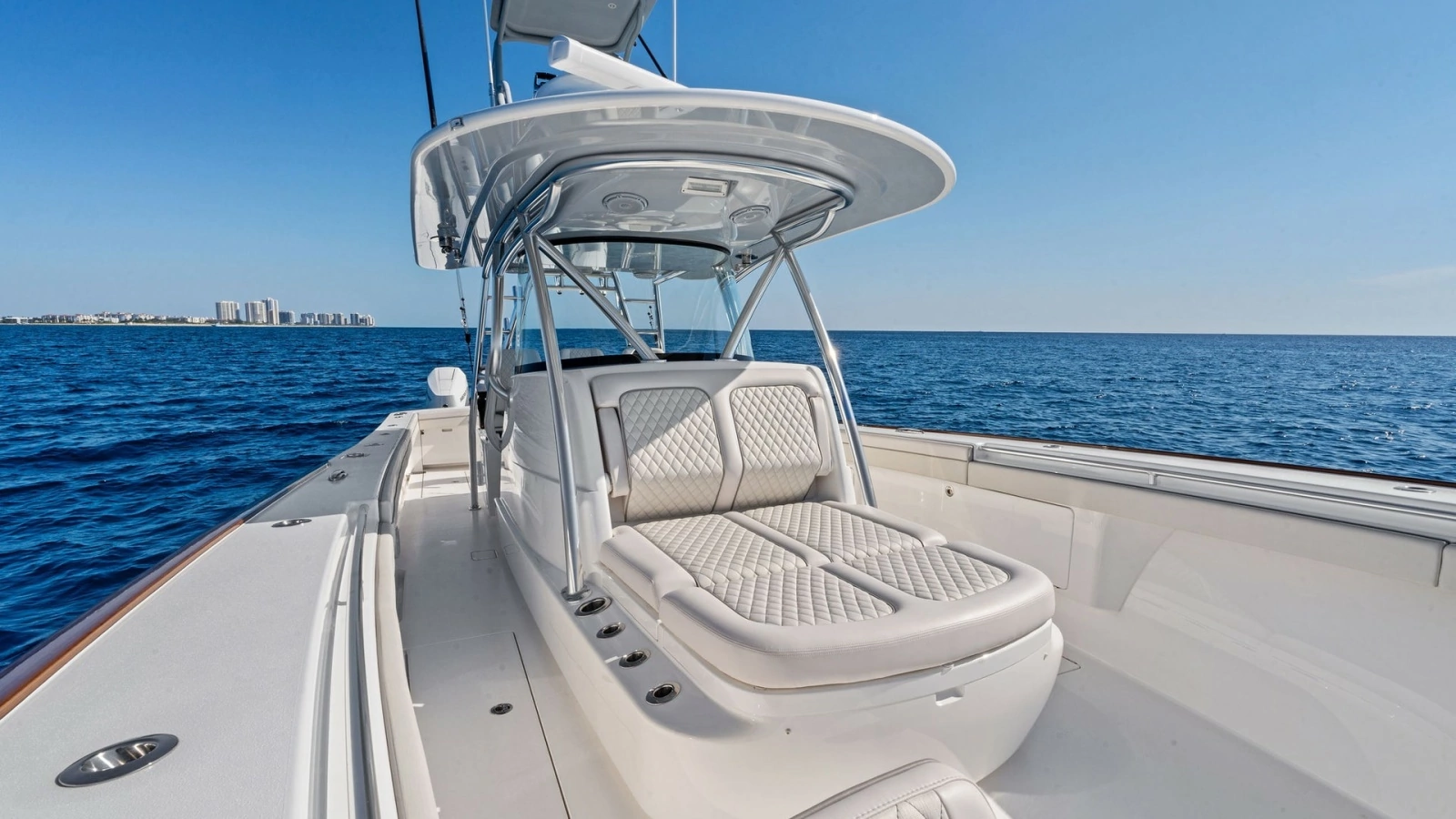 Center Console Seating Area