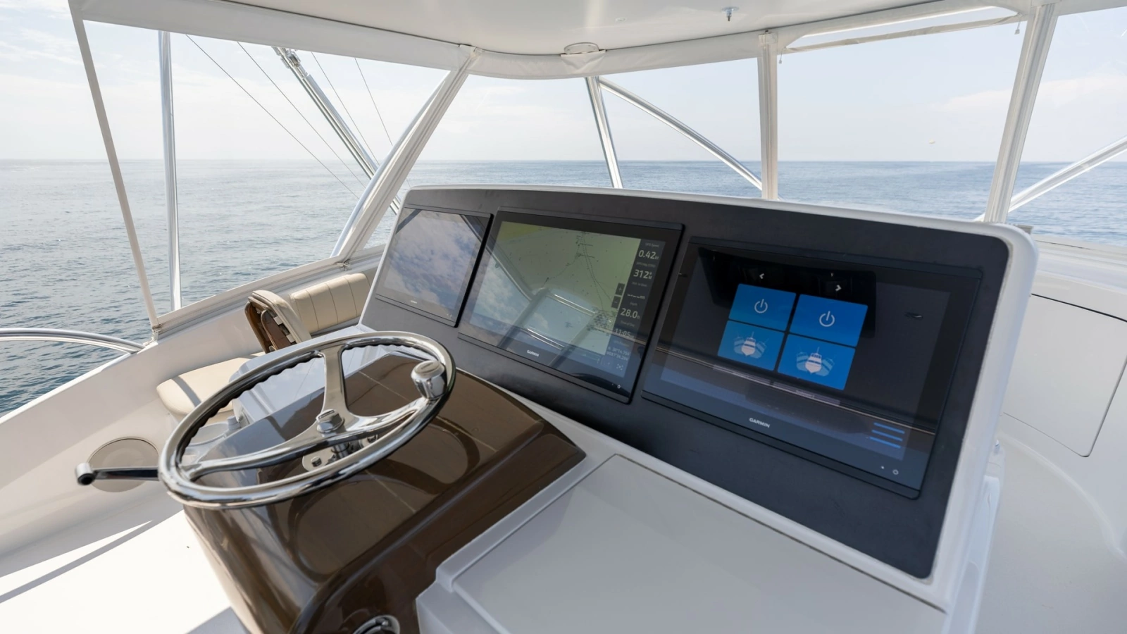 2021 65 Hatteras GT On the DL Flybridge (3)
