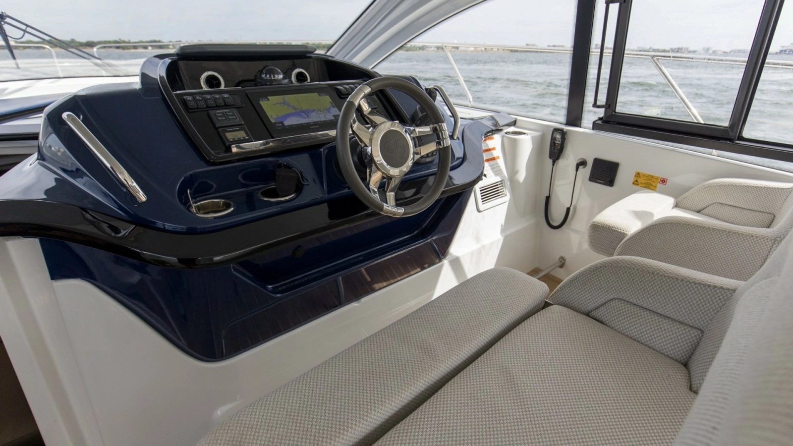2022 Beneteau 41 Grand Turismo War Downs Eagle Helm (1)
