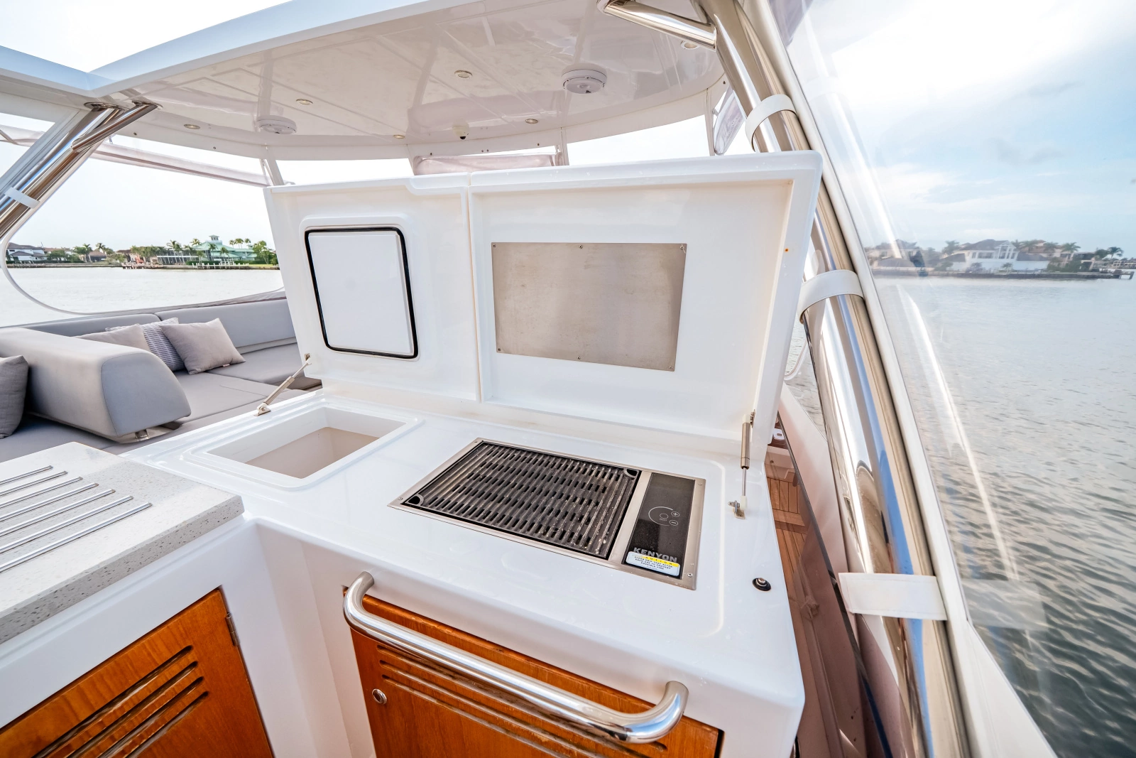 2019 Sunseeker 76 Flybridge