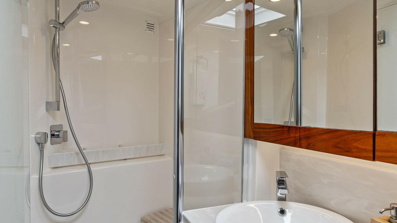 Luxurious Enclosed Bathroom