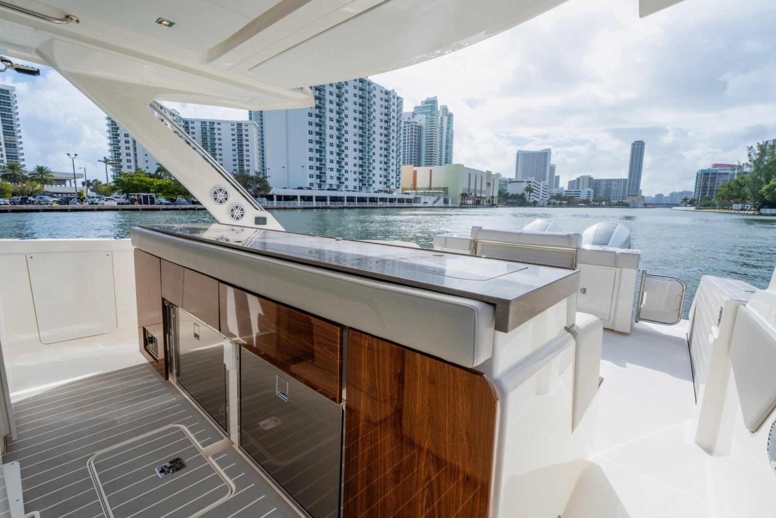 2024 Tiara Yachts 43 LS
