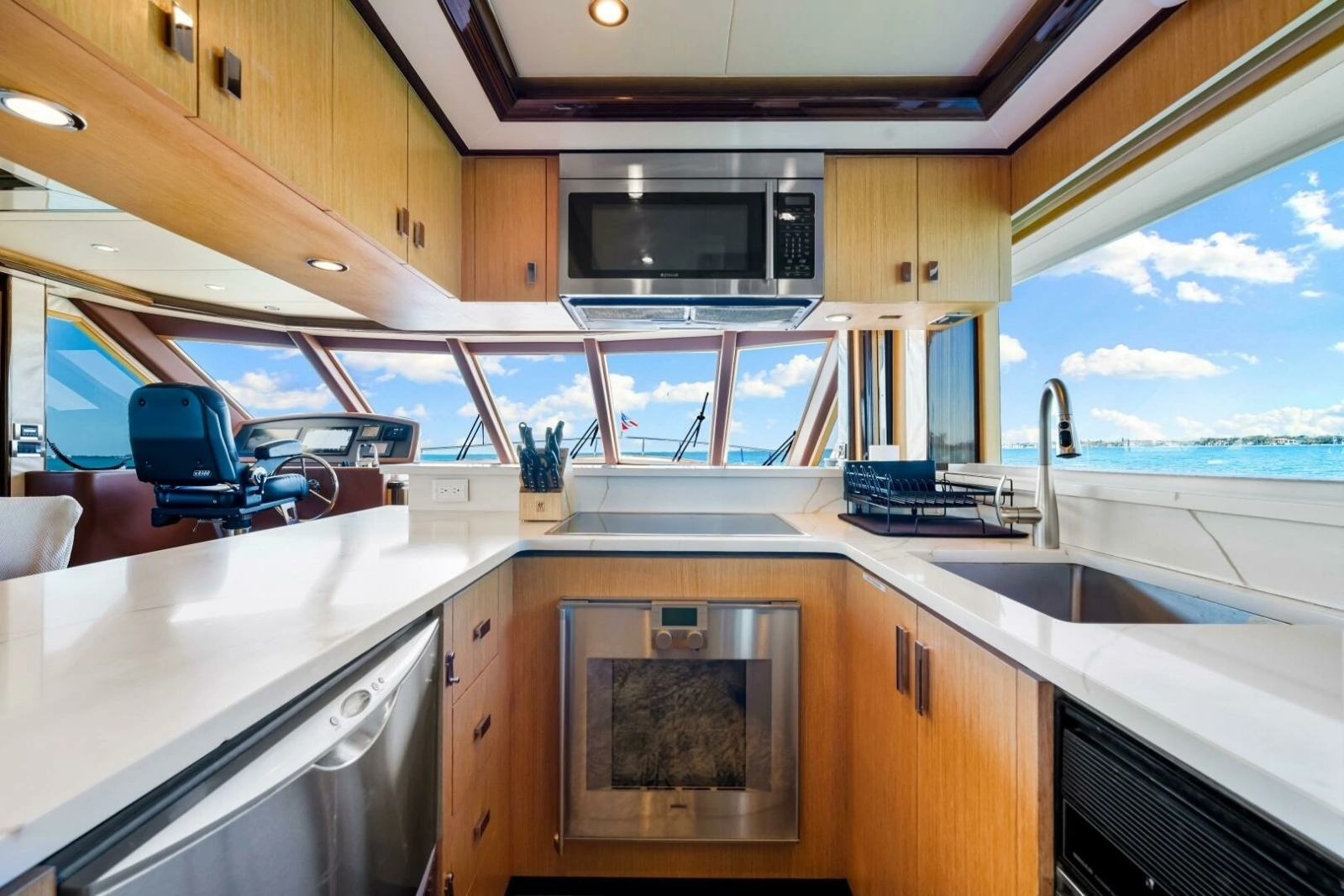 2010 83 Ocean Alexander Motor Yacht 'Relentless'