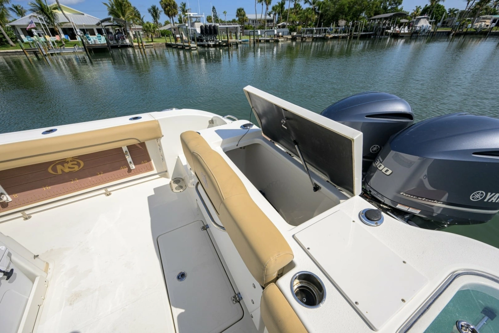 NauticStar 28 - Cockpit
