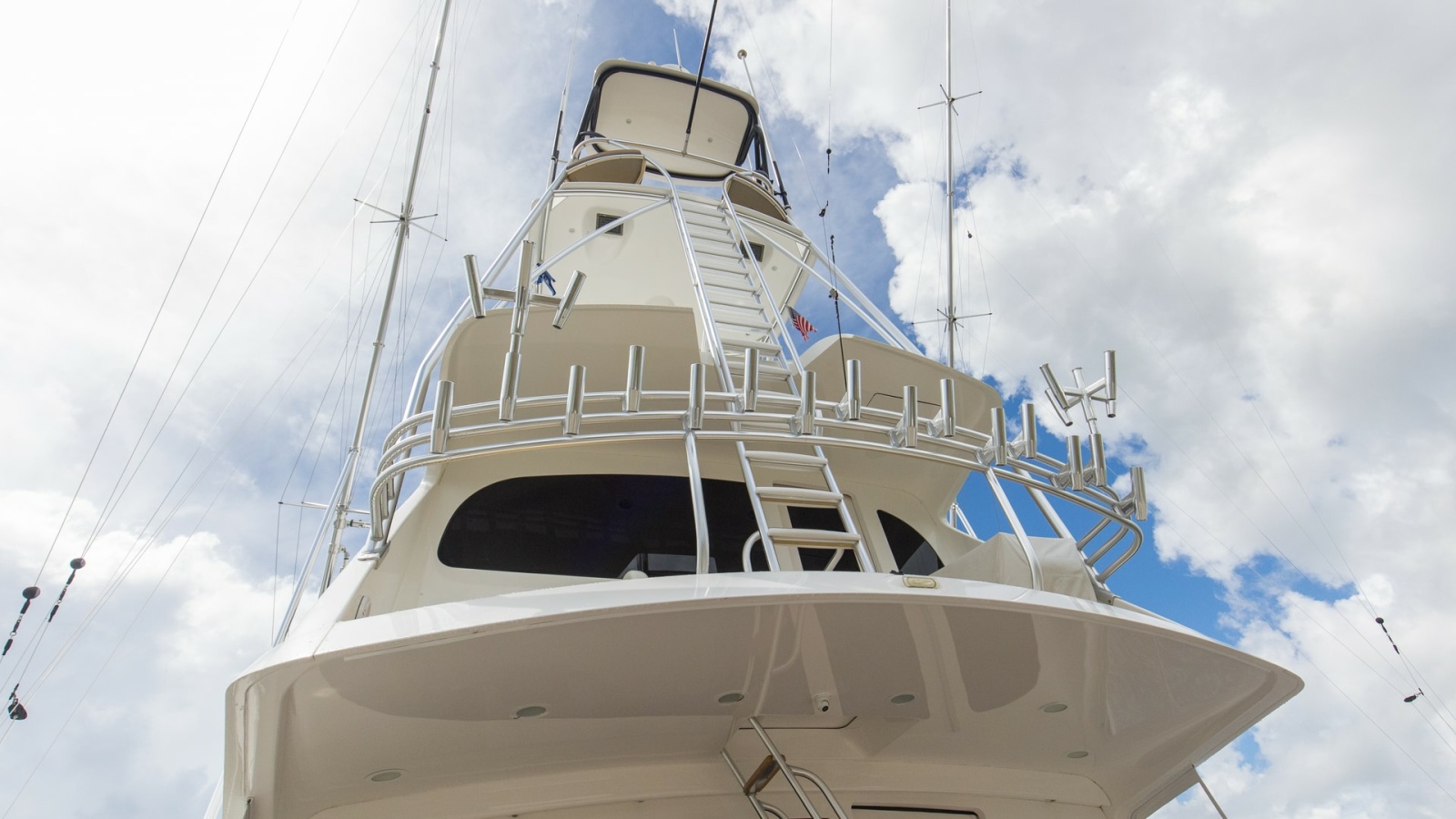 2017 72 Viking Enclosed Bridge Share-E Rear Deck (13)