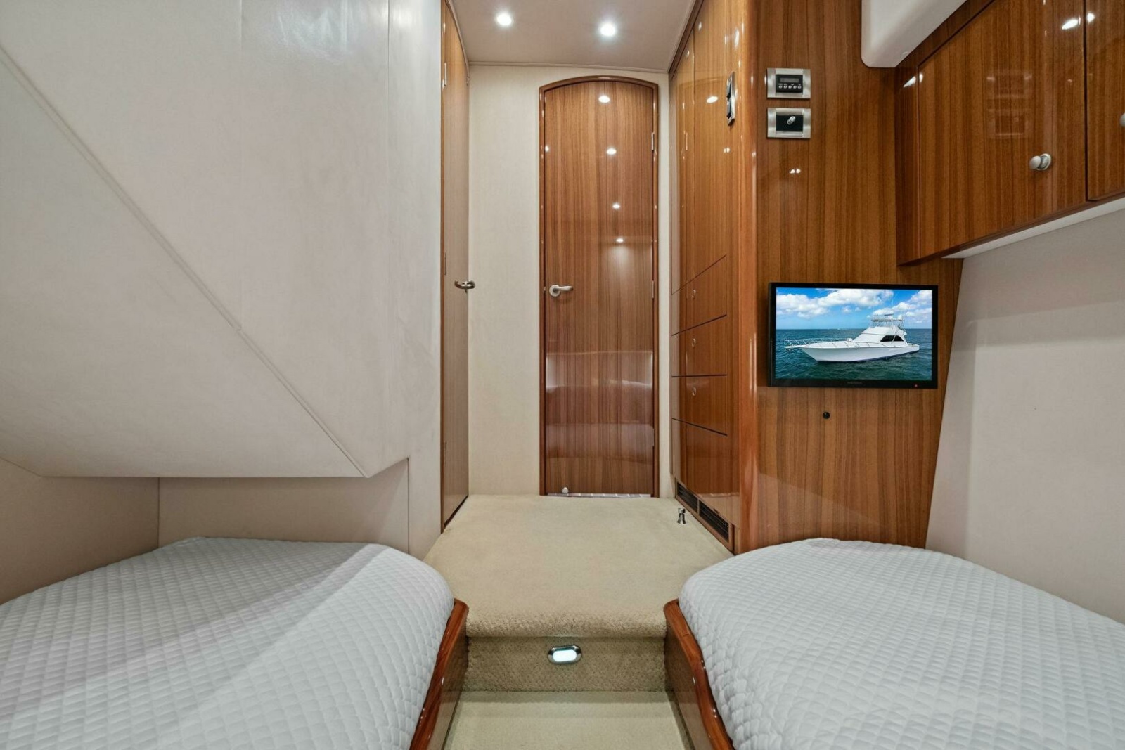 64' 2008 Viking 64 Convertible