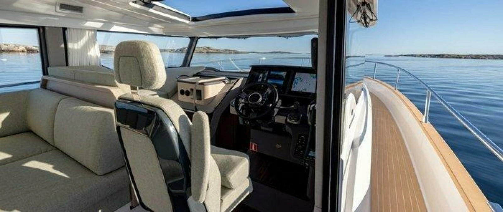 Nimbus 495 Flybridge Helm